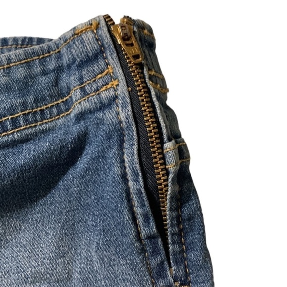 FOREVER 21 small sip up women’s jean shorts - Picture 2 of 4